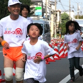 子どもから大人まで、みんな爽やかな汗を流しました。写真提供：アフロスポーツ