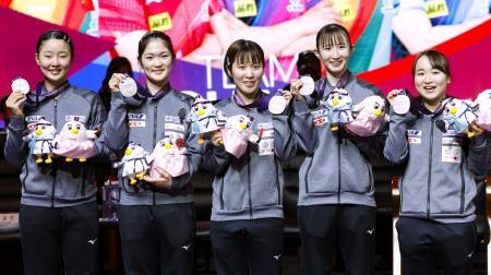 世界卓球団体戦、日本女子「銀」 決勝で中国に惜敗