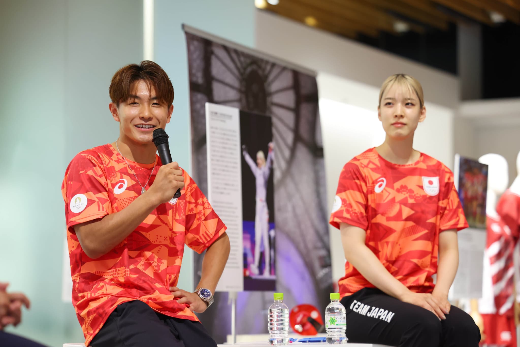 江村選手と半井選手によるトークセッション（写真：アフロスポーツ）