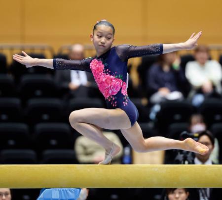 女子個人総合決勝　南埜佑芽の平均台＝高崎アリーナ
