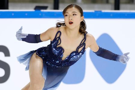 女子ＳＰ　演技する坂本花織＝アンジェ（共同）