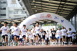 のべ1万3090人が参加して行われたスポーツ祭り2011（アフロスポーツ）